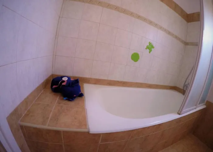 Andros 2 Bed, Free Wi-fi, Safe, Complex Pool *