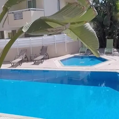 Andros 2 Bed, Free Wi-fi, Safe, Complex Pool Lägenhet Paralimni