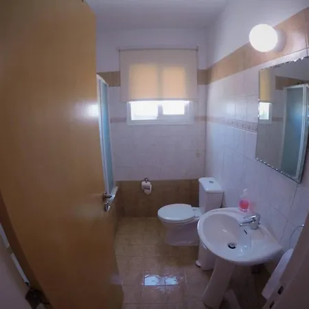 Apartment Andros 2 Bed, Free Wi-fi, Safe, Complex Pool Paralimni