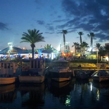 Andros 2 Bed, Free Wi-fi, Safe, Complex Pool باراليمني