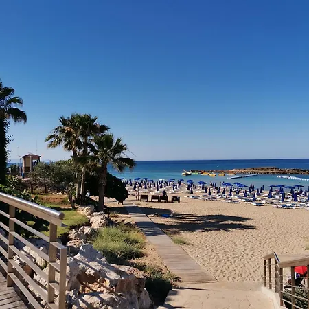 Andros 2 Bed, Free Wi-fi, Safe, Complex Pool Apartment Paralimni
