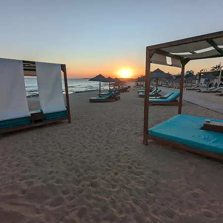 Andros 2 Bed, Free Wi-fi, Safe, Complex Pool *