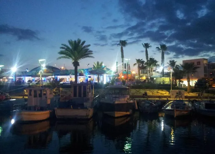 Andros 2 Bed, Free Wi-fi, Safe, Complex Pool Paralimni