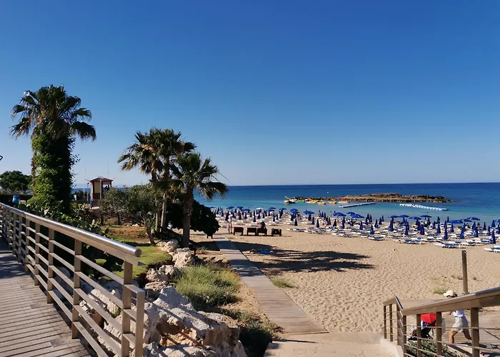 Andros 2 Bed, Free Wi-fi, Safe, Complex Pool Lägenhet Paralimni