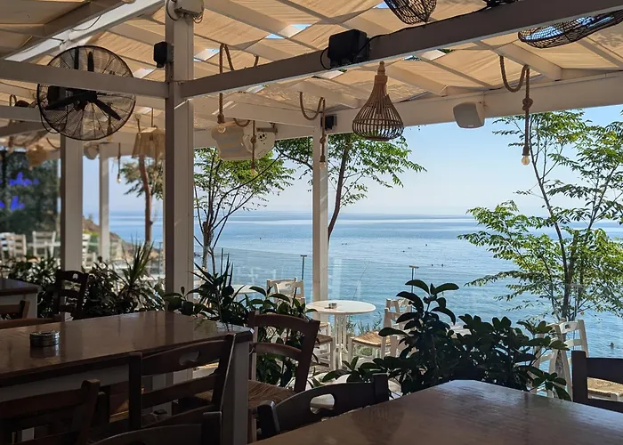 Andros 2 Bed, Free Wi-fi, Safe, Complex Pool